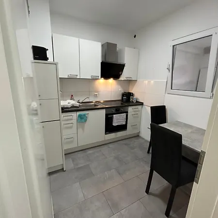 Am Gustav-luebcke Museum - Hbf *